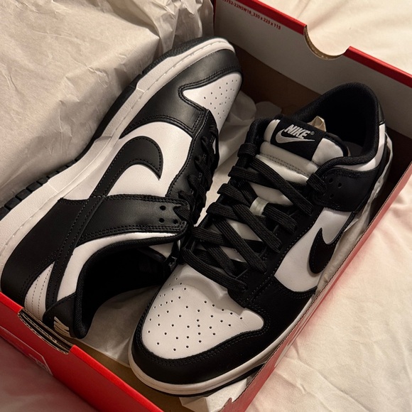 Nike Classic Black and White Low-Tops - Picture 4 of 6